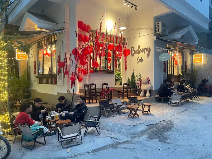 Balcony Cafe – Quán cafe ban công thư giãn với view hồ Hoàng Cầu hút mắt