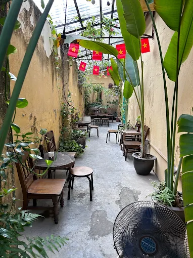 Căng-tin Caphe – Quán cafe mộc mạc đậm chất Hà Nội xưa giữa lòng Hoàng Cầu
