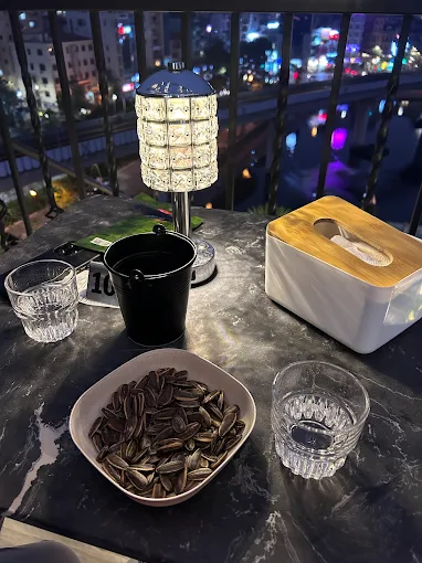 Chóp Coffee – Quán cafe view hồ Hoàng Cầu cực chill, lý tưởng ngắm hoàng hôn