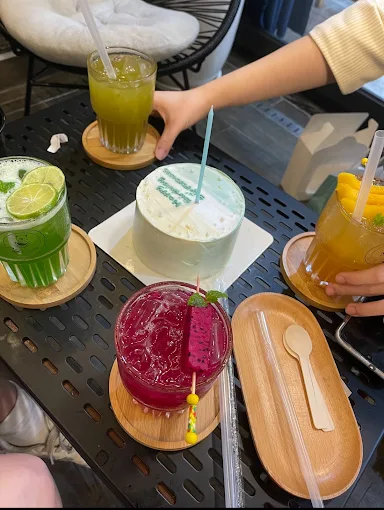 Chóp Coffee – Quán cafe view hồ Hoàng Cầu cực chill, lý tưởng ngắm hoàng hôn