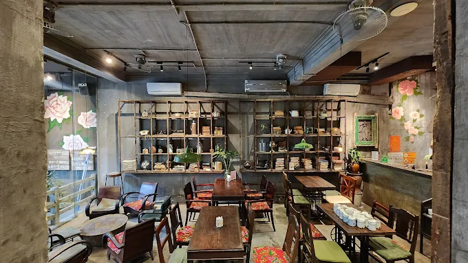 Cộng Cà Phê Hoàng Cầu – Quán cafe vintage đậm chất bao cấp giữa lòng Hà Nội