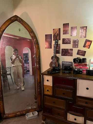 Hang Kiến Coffee – Quán cafe độc lạ tại Hoàng Cầu với decor hang động và mèo đáng yêu