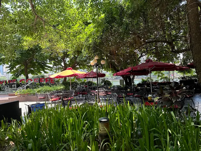 Skyline Coffee – Quán cafe view hồ Hoàng Cầu ấn tượng với không gian hiện đại