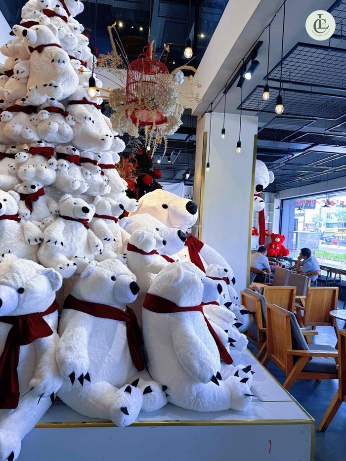 Alien Coffee – “Gấu Bắc Cực 4m” siêu hot trend