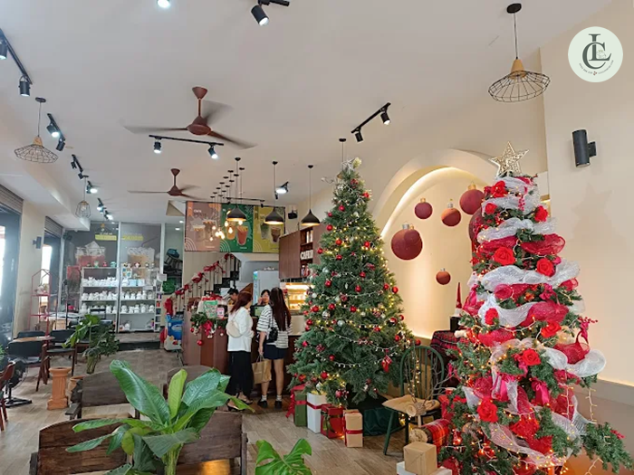 Cafein – “Cafe multi-concept và trang trí Noel hoành tráng”