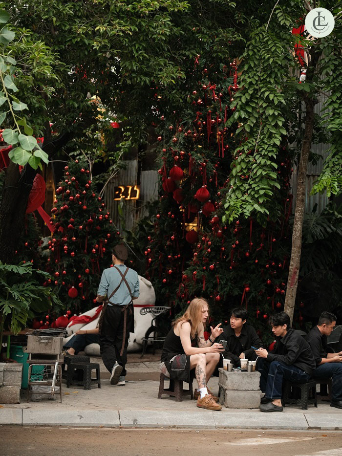 Giang Sài Gòn (Young Tea Coffee) – “Không gian cổ điển với đĩa than và lò sưởi”