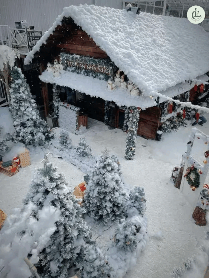 Tiệm Ăn Nhà Khói – Quán Noel phong cách Bắc Âu tuyết xanh – trắng siêu độc