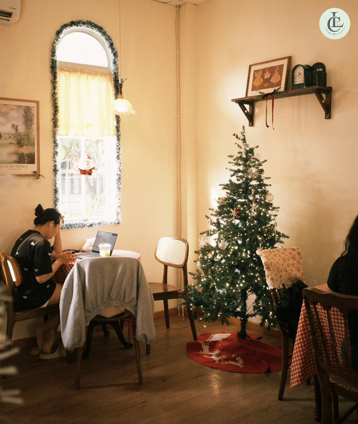 TRIEU Coffee & Tea – “Quán cafe với phong cách Noel thanh lịch và ấm cúng”